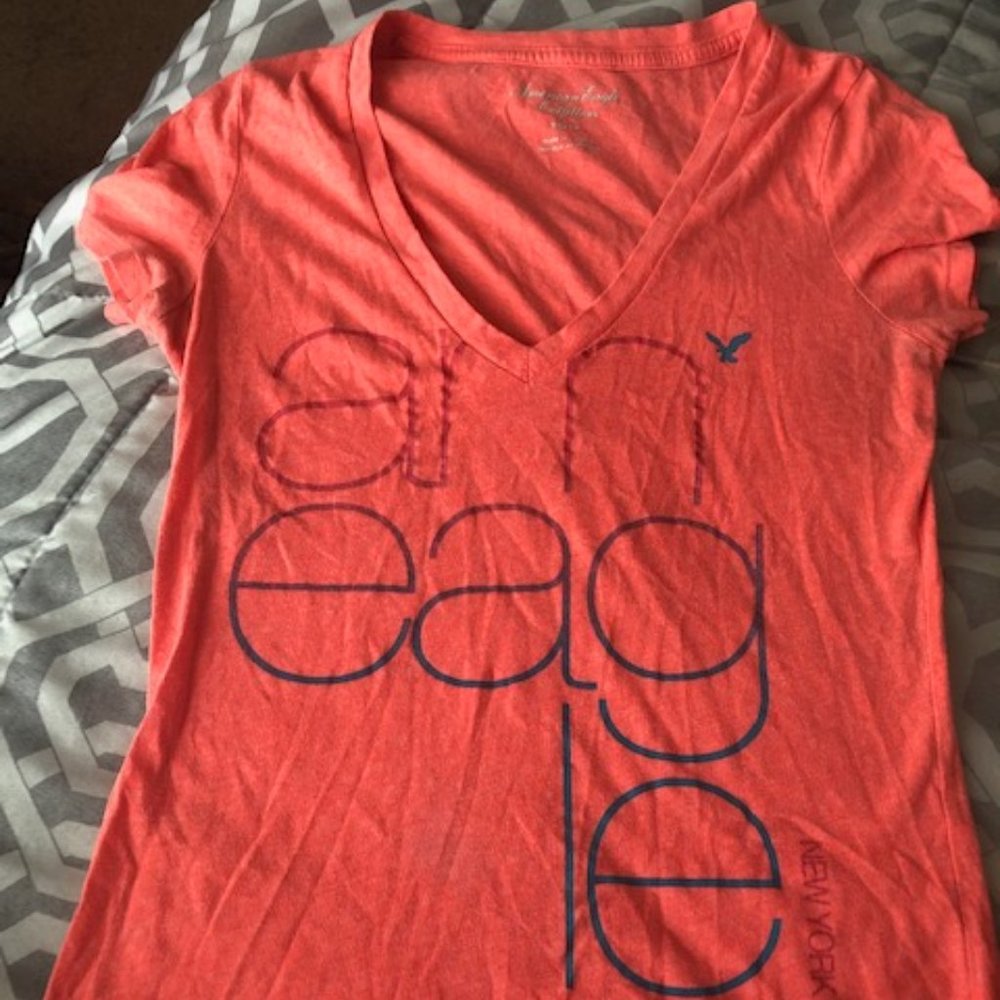 American Eagle V-neck shirt